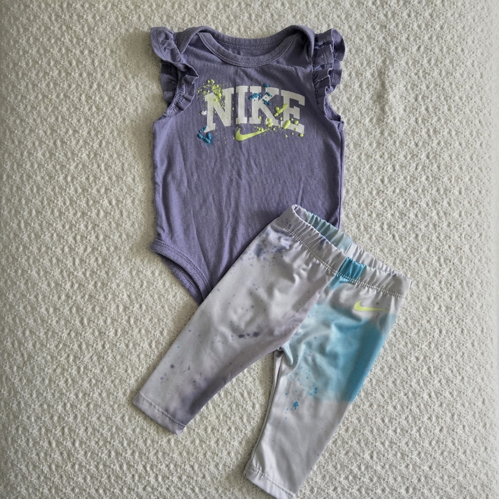 Nike Baby Girl Logo Paint Splatter  Onsie and Pants Set 6 Months